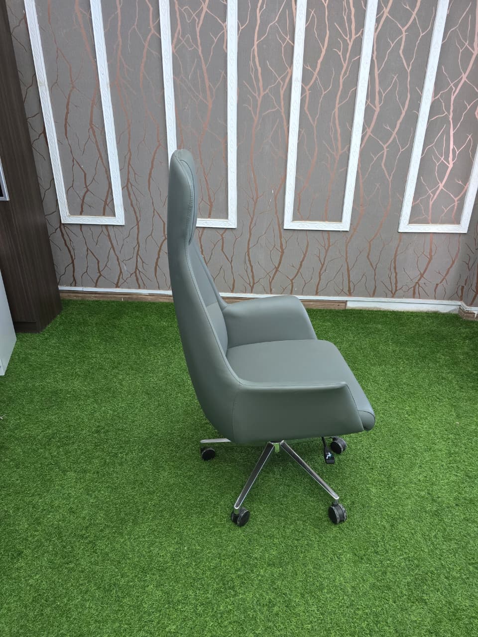 1400mm executive desk, 2400mm boardroom table, 2m executive desk, 4 Way Work Station, 4-way workstation, 6-way workstation, boardroom table chairs, butterfly office seat, tosca visitors seat