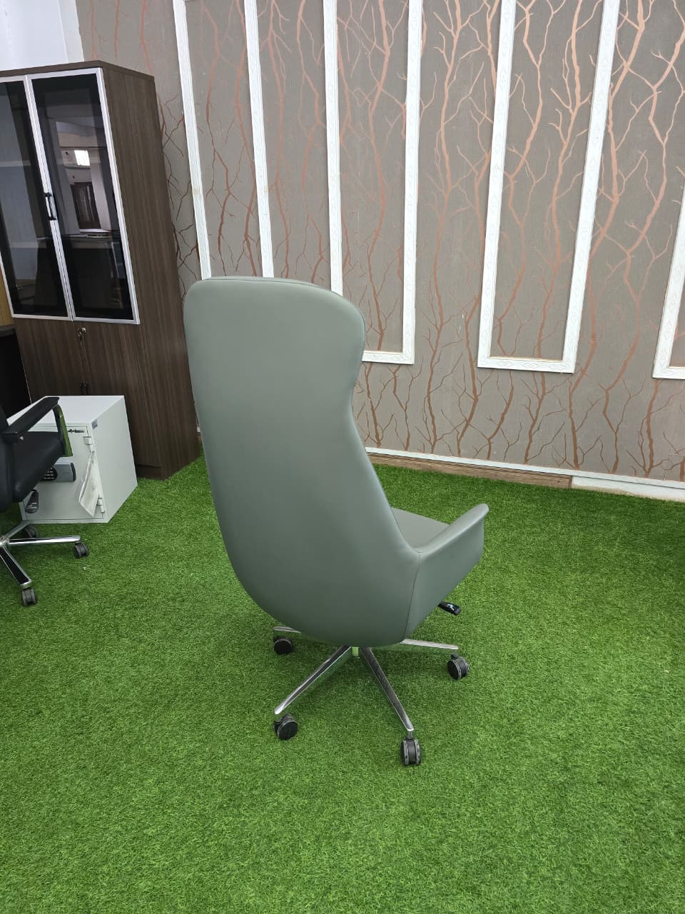 1400mm executive desk, 2400mm boardroom table, 2m executive desk, 4 Way Work Station, 4-way workstation, 6-way workstation, boardroom table chairs, butterfly office seat, tosca visitors seat