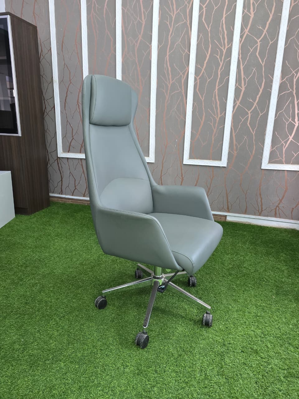 1400mm executive desk, 2400mm boardroom table, 2m executive desk, 4 Way Work Station, 4-way workstation, 6-way workstation, boardroom table chairs, butterfly office seat, tosca visitors seat